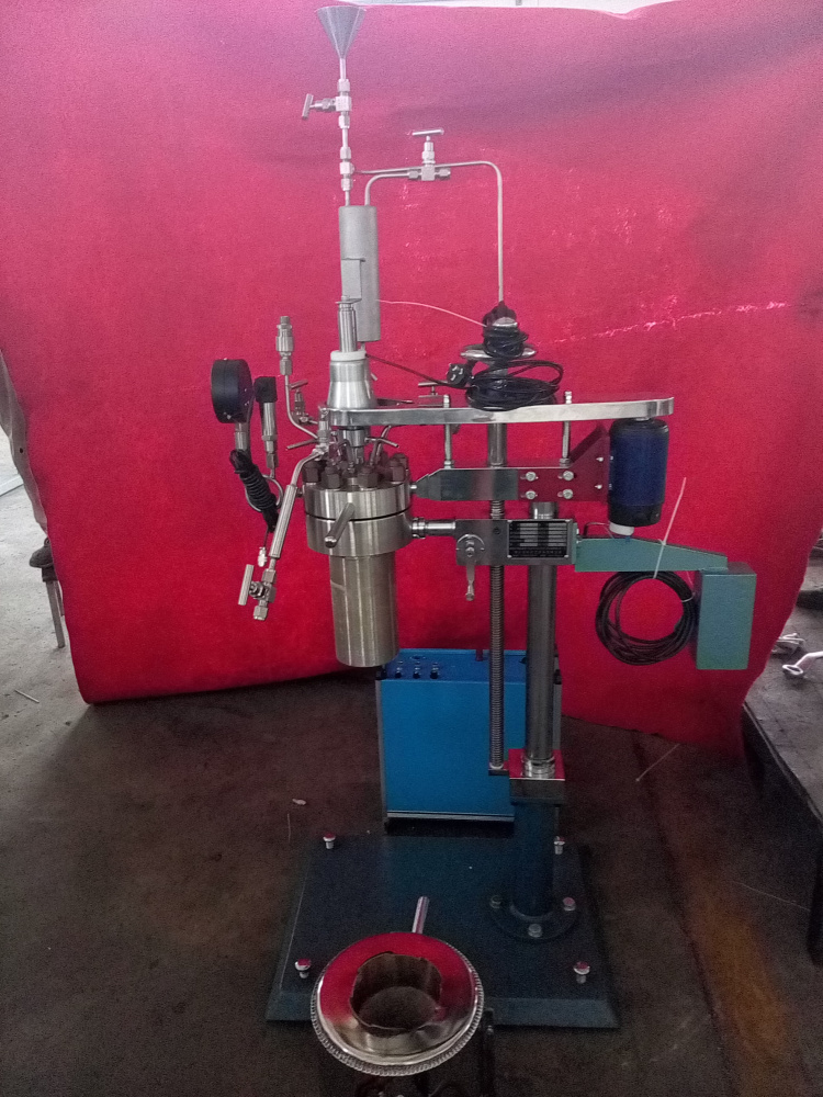 KCFD系列--帶在線加料、在線取樣-螺栓連接側(cè)面照片