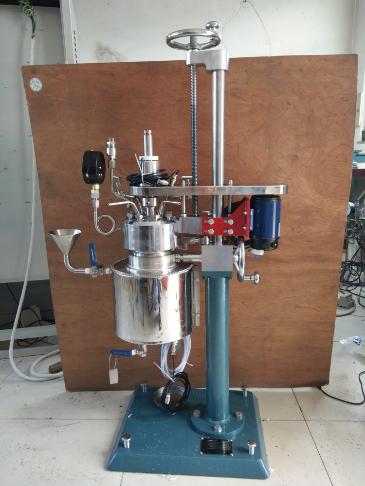 KCF系列--釜體可翻轉(zhuǎn)出料、夾套電加熱管加熱導(dǎo)熱油2