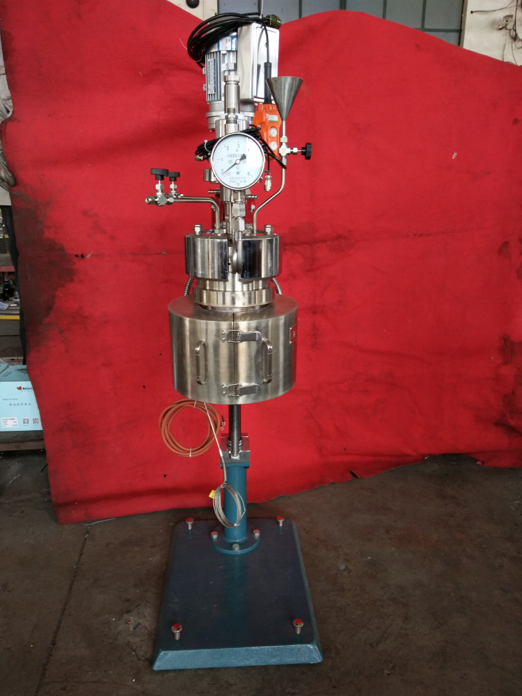 DFCF系列-電動(dòng)升降釜體、翻轉(zhuǎn)出料、開啟式加熱爐1