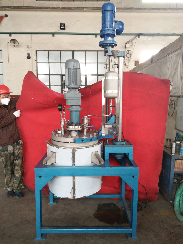 TFCF系列--電動升降釜蓋、直連攪拌、帶在線加料罐1