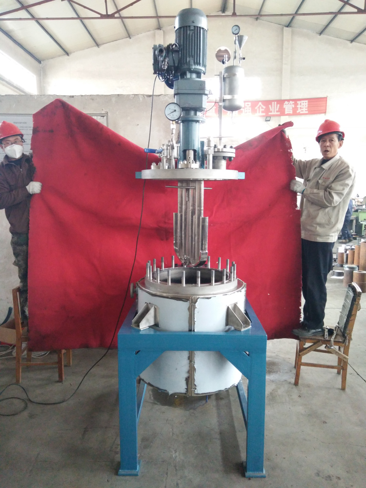 TFCF系列--電動升降釜蓋、直連攪拌、帶在線加料罐3