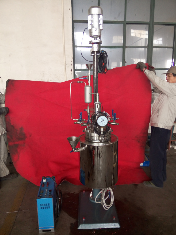 TFCF系列-釜體帶視鏡、電加熱管加熱、帶在線加料罐2